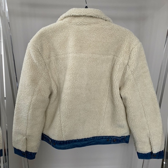 LEVI'S Sherpa Trucker Jacket - Picture 4 of 5